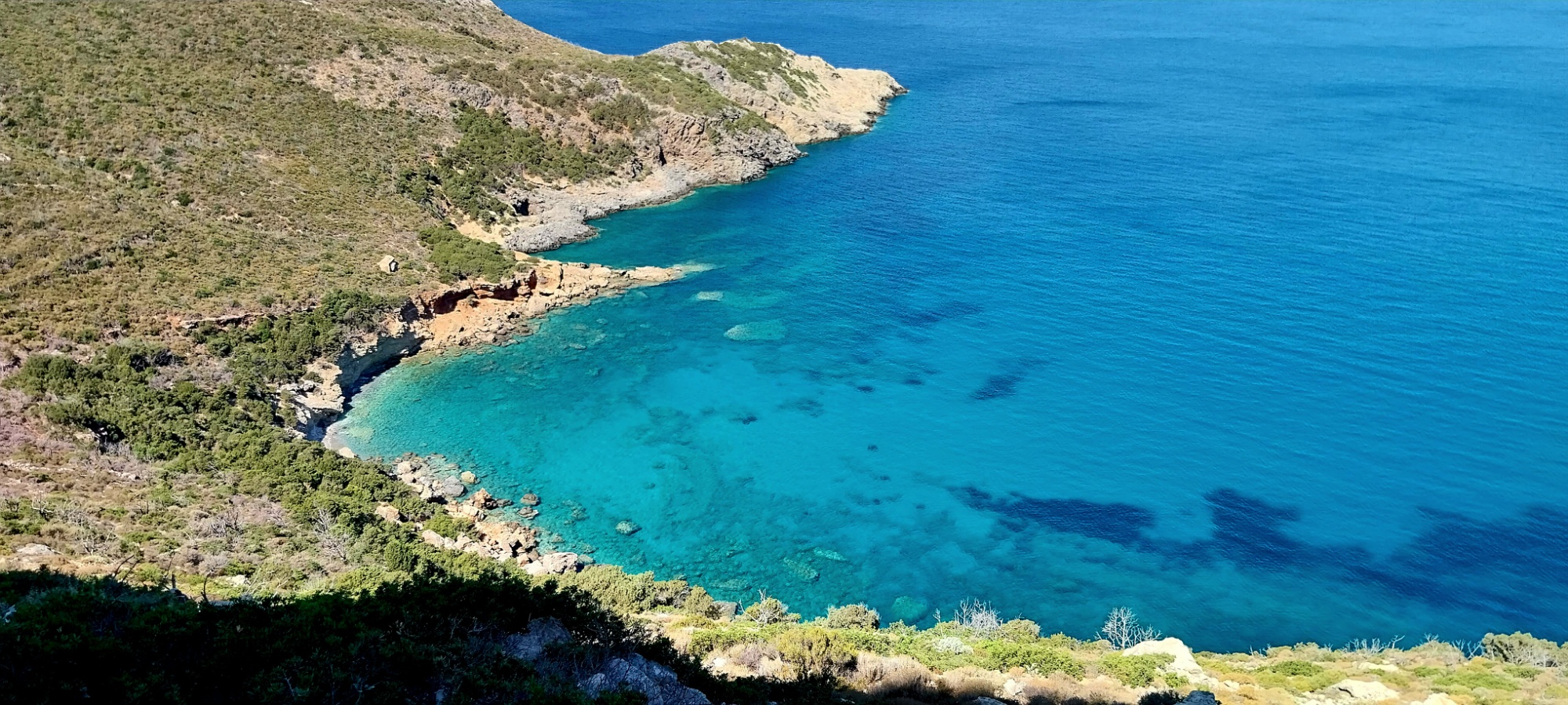 Le spiagge greche: costano meno, e la libertà non è un privilegio